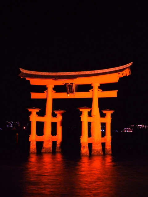 Light up of Itsukushima Shrine 