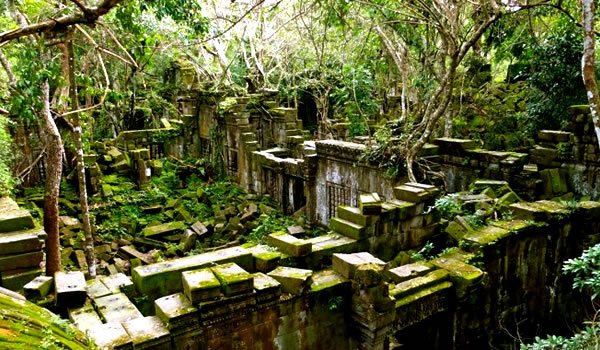 密林に埋もれた神秘の寺院　ベンメリア遺跡