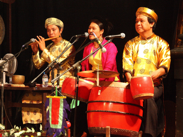 華やかな伝統芸能と伝統民謡の世界