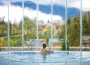 サパ市内を一望できる「シルクパス グランドリゾート」のガラス張りの室内プール